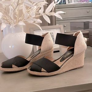 Andre Assous Espadrille Wedge Black, Size 6